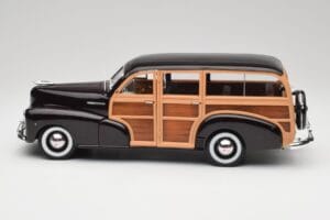 Chevrolet Fleetmaster Woody Preto & Wood Panels Maisto 1:18 43697545B Metal - imagem 4 de 8