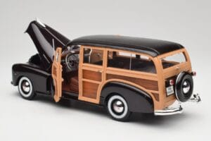 Chevrolet Fleetmaster Woody Preto & Wood Panels Maisto 1:18 43697545B Metal - imagem 5 de 8