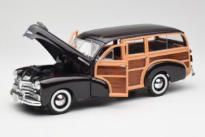 Chevrolet Fleetmaster Woody Castanho Maisto 1:18 36854 Metal - imagem 2 de 8