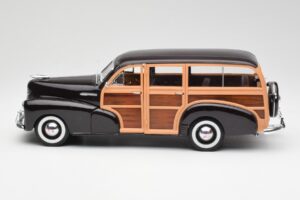 Chevrolet Fleetmaster Woody Castanho Maisto 1:18 36854 Metal - imagem 4 de 8