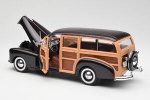 Chevrolet Fleetmaster Woody Castanho Maisto 1:18 36854 Metal - imagem 5 de 8