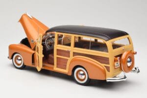 Chevrolet Fleetmaster Woody Dourado Maisto 1:18 56042 Metal - imagem 5 de 8