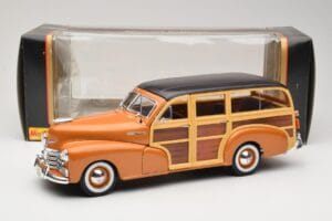 Chevrolet Fleetmaster Woody Dourado Maisto 1:18 56042 Metal - imagem 8 de 8