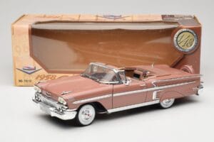 Chevrolet Impala Cabriolet Castanho Motormax 1:18 73112 Metal - imagem 8 de 8