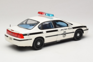Chevrolet Impala Military Police Maisto 1:18 36611 Metal - imagem 2 de 6