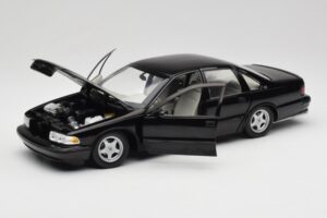 Chevrolet Impala SS Preto UT Models 1:18 21031 Metal - imagem 2 de 8