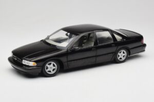 Chevrolet Impala SS Preto UT Models 1:18 21031 Metal