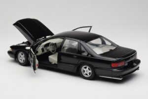 Chevrolet Impala SS Preto UT Models 1:18 21031 Metal - imagem 5 de 8
