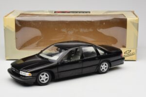 Chevrolet Impala SS Preto UT Models 1:18 21031 Metal - imagem 8 de 8