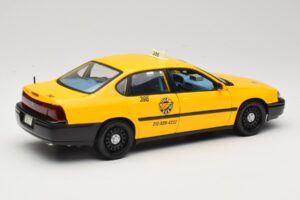 Chevrolet Impala Taxi Maisto 1:18 36617 Metal - imagem 3 de 8