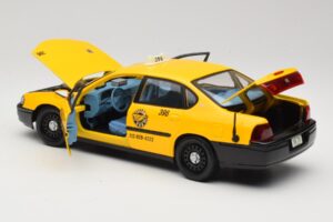 Chevrolet Impala Taxi Maisto 1:18 36617 Metal - imagem 5 de 8