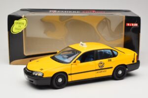 Chevrolet Impala Taxi Maisto 1:18 36617 Metal - imagem 8 de 8