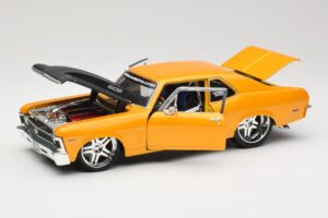 Chevrolet Nova SS Dourado Maisto 1:18 31083 Metal - imagem 2 de 8
