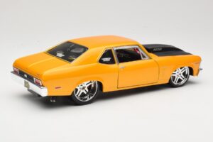 Chevrolet Nova SS Dourado Maisto 1:18 31083 Metal - imagem 3 de 8