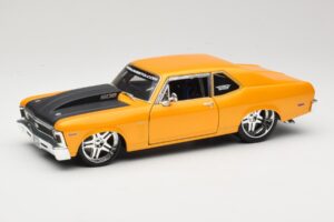 Chevrolet Nova SS Dourado Maisto 1:18 31083 Metal