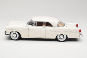 Chrysler 300B Branco Maisto 1:18 531897 Metal - imagem 4 de 8