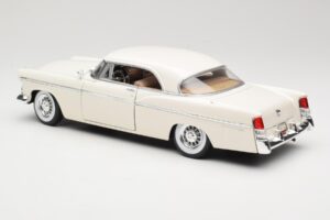 Chrysler 300B Branco Maisto 1:18 531897 Metal - imagem 7 de 8