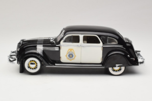 Chrysler Airflow Carro de Polícia Signature Models 1:18 CCSM01 Metal - imagem 3 de 6