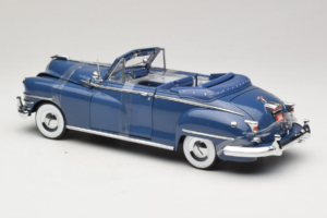 Chrysler New Yorker Azul Signature Models 1:18 CT-68629 Metal - imagem 5 de 6