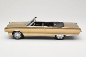 Chrysler Newport Cabriolet Gold Metallic BoS Models 1:18 BOS273 Resina - imagem 3 de 6
