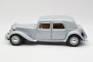 Citroen 15CV 6 Cyl Cinzento Maisto 1:18 50313 Metal - imagem 4 de 8
