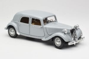 Citroen 15CV 6 Cyl Cinzento Maisto 1:18 50313 Metal - imagem 6 de 8