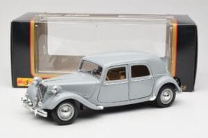 Citroen 15CV 6 Cyl Cinzento Maisto 1:18 50313 Metal - imagem 8 de 8
