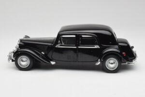 Citroen 15CV 6 Cil Preto Maisto 1:18 31821 Metal - imagem 4 de 8