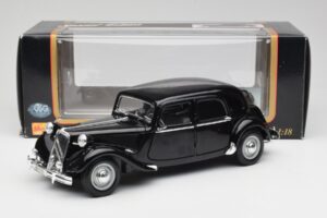 Citroen 15CV 6 Cil Preto Maisto 1:18 31821 Metal - imagem 8 de 8