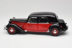 Citroen 15CV 6 Cyl Preto & Vermelho Valmy Maisto 1:18 56009 Metal - imagem 4 de 8