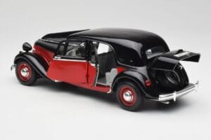 Citroen 15CV 6 Cyl Preto & Vermelho Valmy Maisto 1:18 56009 Metal - imagem 5 de 8