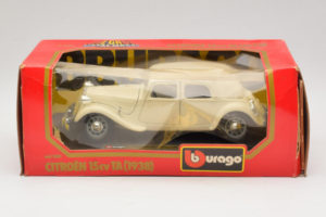 Citroen 15CV Traction Avant Bege Bburago 1:24 1501-B1 Metal
