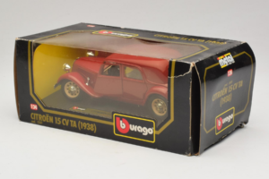 Citroen 15CV TA Vermelho Bburago 1:24 1501 Metal - imagem 3 de 3