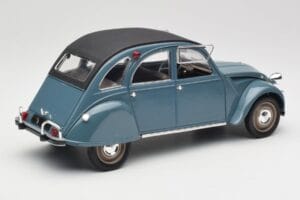 Citroen 2CV Bleu Nuit Solido 1:18 8028 Metal - imagem 2 de 6