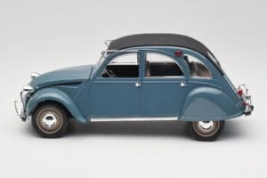 Citroen 2CV Bleu Nuit Solido 1:18 8028 Metal - imagem 3 de 6