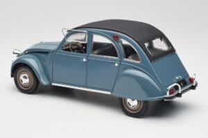 Citroen 2CV Bleu Nuit Solido 1:18 8028 Metal - imagem 5 de 6