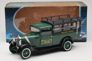 Citroen C4 F Palace Hotel Verde Solido 1:18 118303-00 Metal - imagem 6 de 6