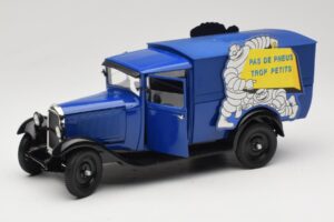 Citroen C4 F Pas de Pneus Trop Petit Azul Solido 1:18 151235-00 Metal - imagem 2 de 8