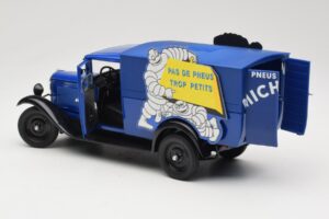 Citroen C4 F Pas de Pneus Trop Petit Azul Solido 1:18 151235-00 Metal - imagem 5 de 8