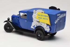 Citroen C4 F Pas de Pneus Trop Petit Azul Solido 1:18 151235-00 Metal - imagem 7 de 8