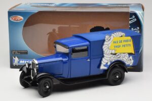 Citroen C4 F Pas de Pneus Trop Petit Azul Solido 1:18 151235-00 Metal - imagem 8 de 8