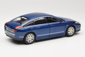 Citroen C6 Azul Bburago 1:18 18-12073 Metal - imagem 3 de 8