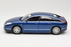 Citroen C6 Azul Bburago 1:18 18-12073 Metal - imagem 4 de 8