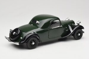 Citroen Traction Avant 11 Coupe Verde Solido 1:18 8179 Metal - imagem 3 de 8