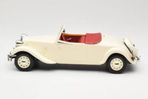 Citroen Traction Avant 11B Cabriolet Creme Norev 1:18 181440 Metal - imagem 3 de 6