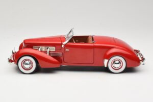 Cord 812 Cabriolet Vermelho American Muscle 1:18 32158 Metal - imagem 4 de 8