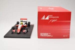 Dallara Mercedes F317 #4 M. Schumacher Prema Theodore Racing European F3 Champion 2018 Minichamps 1:18 517181804 Metal - imagem 6 de 6