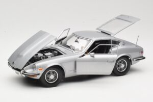 Datsun 240Z S30 Prata Sun Star 1:18 3503 Metal - imagem 2 de 8