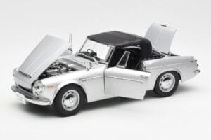 Datsun Fairlady 2000 SR311 Roadster Prata AUTOart 1:18 77432 Metal - imagem 2 de 8