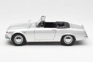 Datsun Fairlady 2000 SR311 Roadster Prata AUTOart 1:18 77432 Metal - imagem 4 de 8